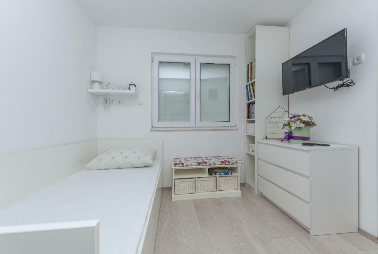 Apartment Mirjana *